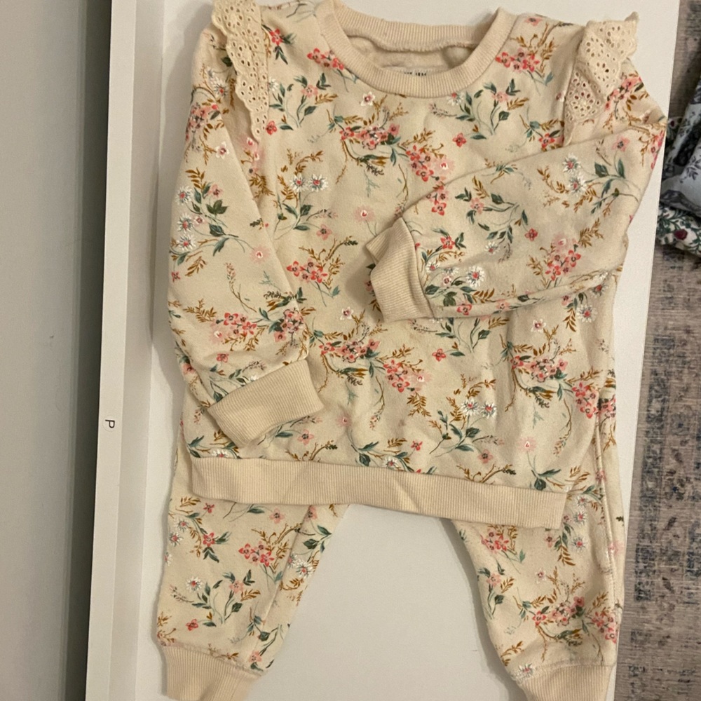 Oshkosh 2 piece set
